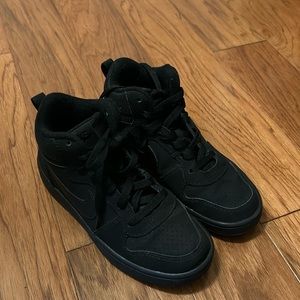 Youth 4.5 Nike Court Borough Mid